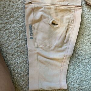 Medela Women's nude hands free pumping bra